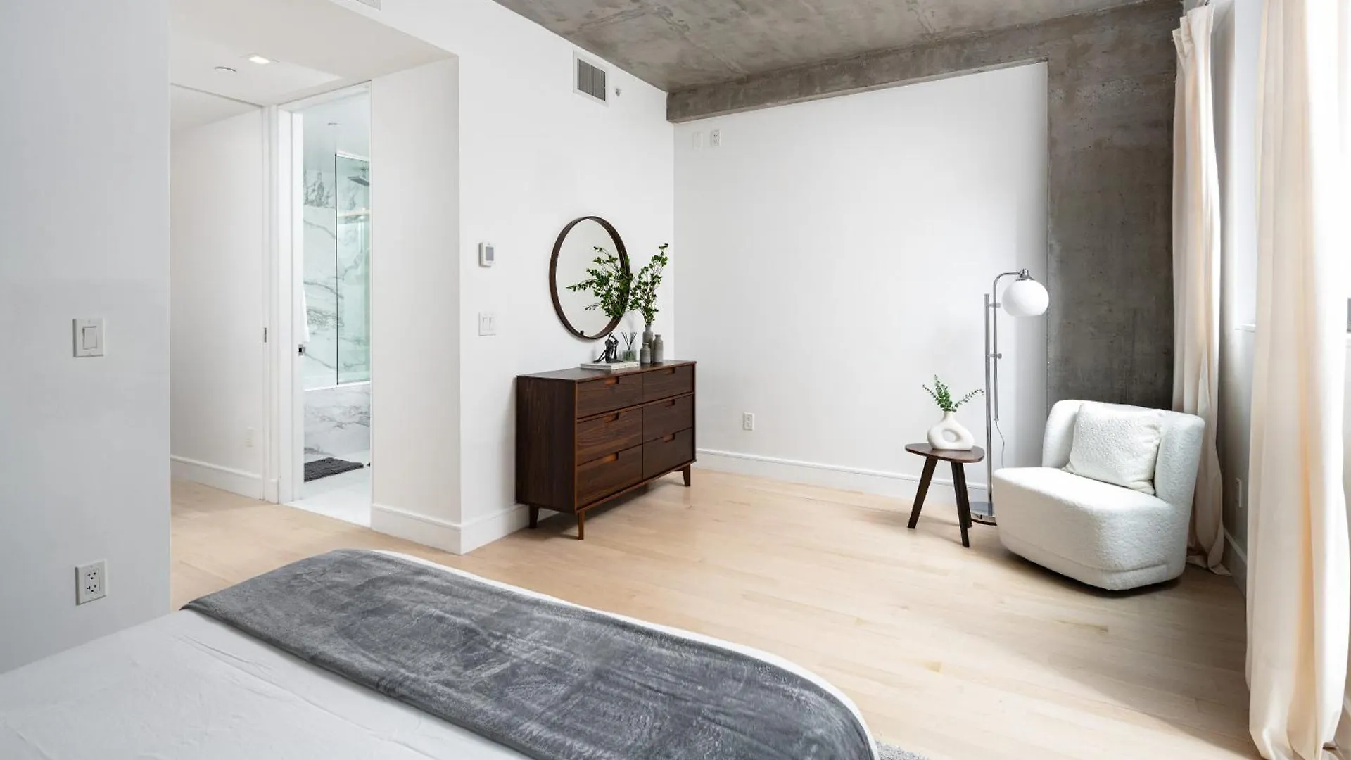 Stylish Penthouse In Manhattan Apartment New York